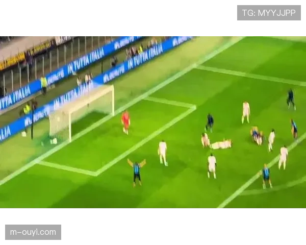 国际米兰主场3-0大胜卡利亚里，泽林斯基补时世界波锁定胜局